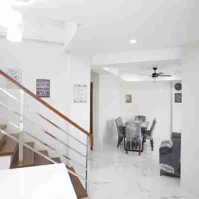 Luxurious Double Deluxe with WIFI near SM Lucena Others