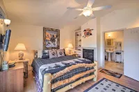5 Mi to Snow Summit: Cabin w/ Deck & Fireplace - Pet friendly