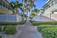 Resort Condo w/ Beach Access in Indian Shores! Hotels in Pinellas County