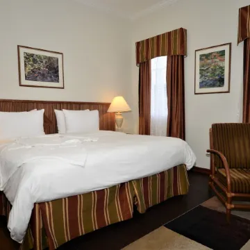 Cara Lodge Hotel