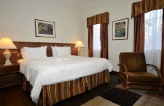 Cara Lodge Hotel