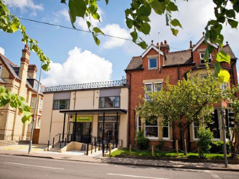 วายเอชเอแคมบริดจ์ โฮสเทล