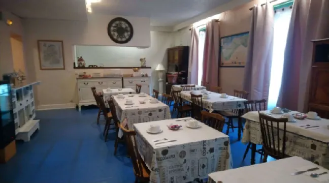 Hôtel du Palais Отели рядом с достопримечательностью «Villa Lumiere»