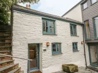 Lantern Cottage Hotels near Prideaux Place