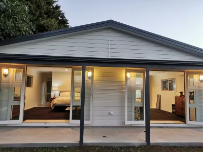 Homestead B&B Cambridge Hotels near 59 Hamilton Rd