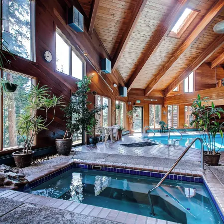 Pool, Hot Tub and Ski Shuttle! Silverthorne Condo