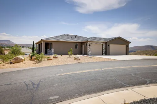 Toquerville Home w/ Mtn Views, Near State Parks! - parking