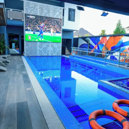 Blu Pearl Hotel & Residence