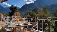 Logis Hotel le Lonca - con vistas a la montaña