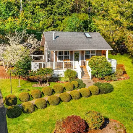 The Hammersley Luxury Waterfront Estate!