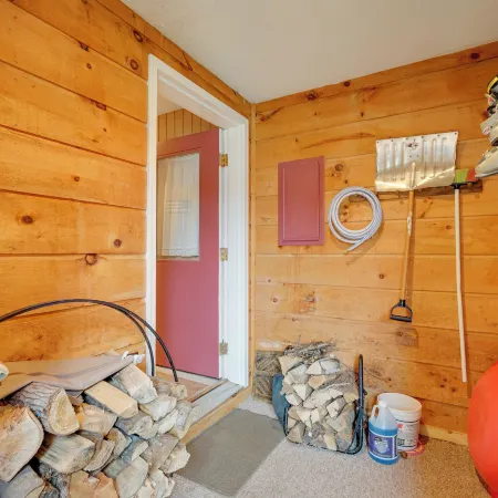 Dover Condo w/ Grill & Balcony: 3 Mi to Mt Snow!