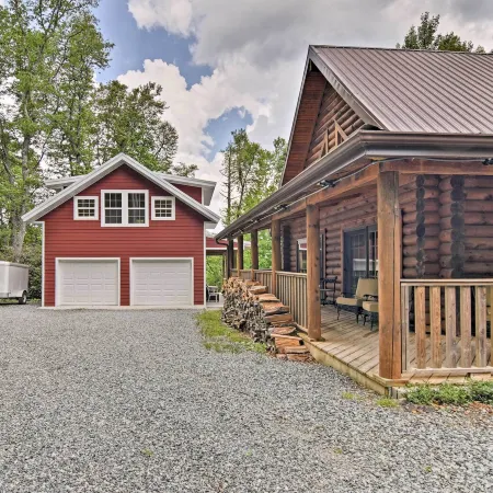 Family Friendly! Linville Cabin w/ Wraparound Deck
