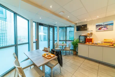 Montempô Apparthôtel Lyon Viviani Отели в г. Венисьё