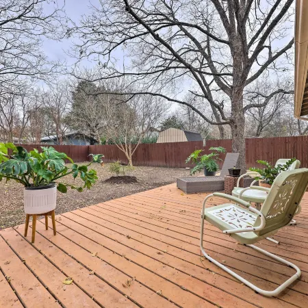 6 Mi to Dtwn Austin: Home w/ Screened Porch & Yard