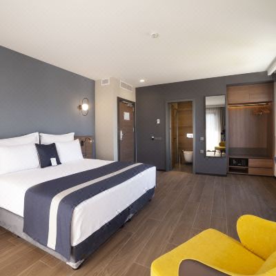 Deluxe Room with Terrace and City View Granbella Hotel Promo Code