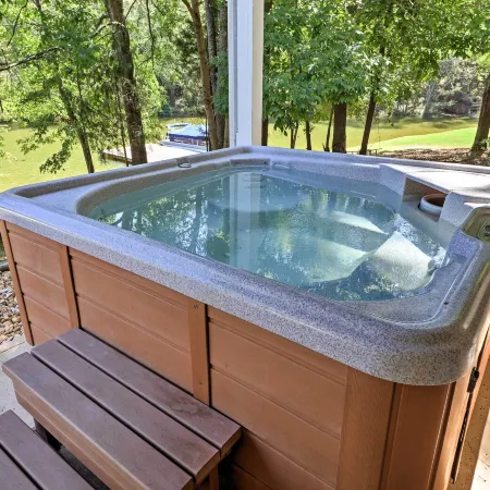 Lakefront Cottage w/ Private Hot Tub!