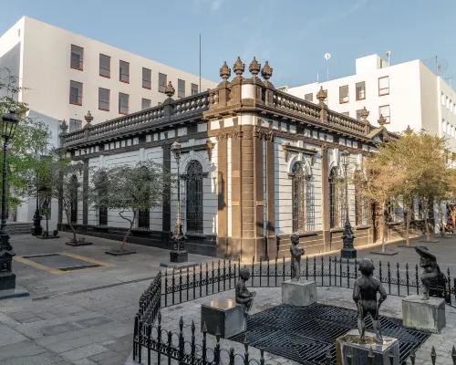 Six Hotel Guadalajara Degollado Hotels near Mariachi Square