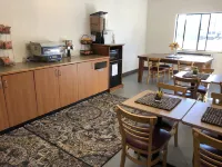 Super 8 by Wyndham Bend - breakfast