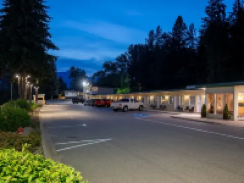 Glenwood Inn & Suites Hotels in Trail