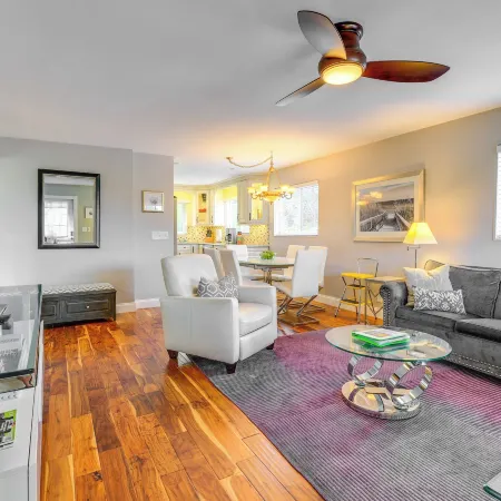Cozy Singer Island Condo: Walk to Beach & Marina!