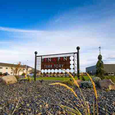 Ten Pin Inn & Suites Hotel Exterior