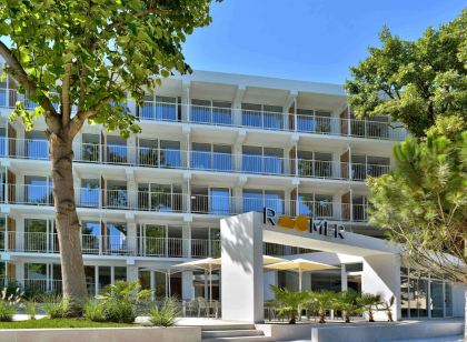 Ibis Styles Golden Sands Roomer Hotel
