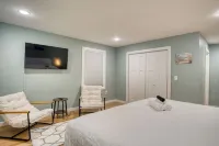 Benton Beach House: Bike to Beach & St. Joseph River, Arcade Games, Cornhole