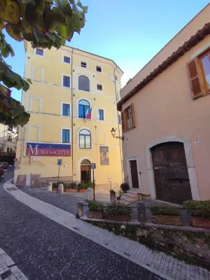 La Mensa Ponderaria Hotels near Hadrian's Villa