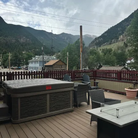 Clear Creek Inn