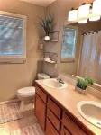 Cozy home located next to everything you need ✈️🛍🛣🍽 Hotels in der Nähe von Jordan's Garden Center and Seasonal Market