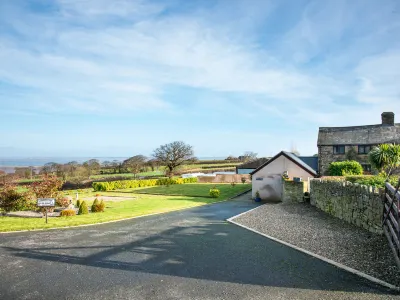 Picton Lodge - Sea Views Hotels near Maes y Coed