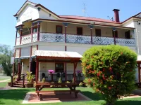 Cotswold Motor Inn