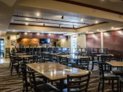 Cobblestone Suites - Oshkosh Hotels in Oshkosh