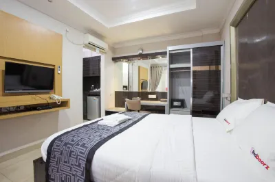 RedDoorz Plus Syariah near Mall Pondok Indah Hotel di Jakarta Selatan