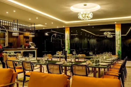 Dagsville Escape Boutique Hotel & Spa Отели рядом с достопримечательностью «Omni Event Center»