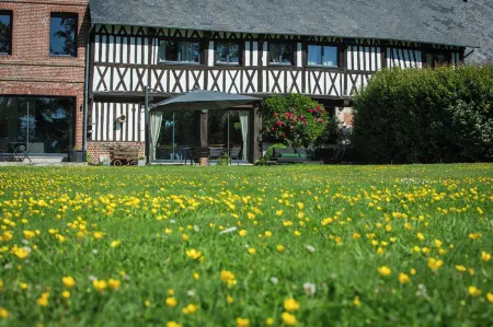 Le Manoir de la Campagne Отели в г. Сен-Жиль-де-Крето