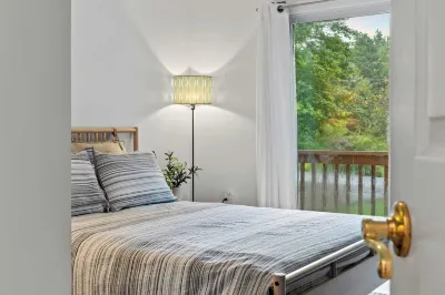 Trail House by AvantStay Walk to Creek Deck Hotels near Dollar General