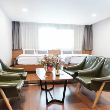 Silla Boutique Hotel Premium Отели рядом с достопримечательностью «Галерея «Хонджасу»»