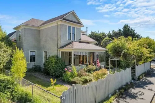 Historic Charm- 4 bedroom house in wonderful Fortuna with hot tub