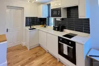 East London 1-Bed Apt Sleeps 2 with Parking