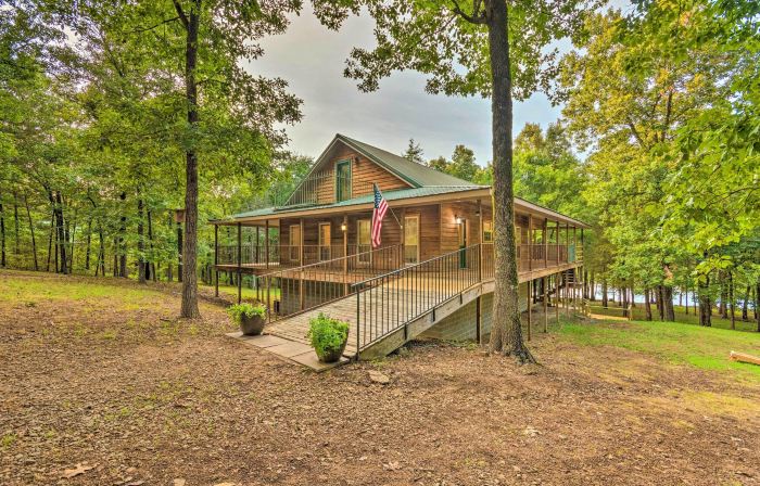 Deck and Fire Pit Lakefront Hideaway in Scranton!
