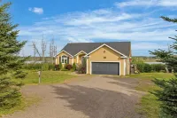 Bay Shore Country Home - Elegant and spacious home with beautiful water views