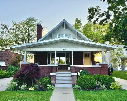 Beachfront Home on Lake Michigan beach. Spectacular sunsets, walk to downtown. Hotels in Frankfort