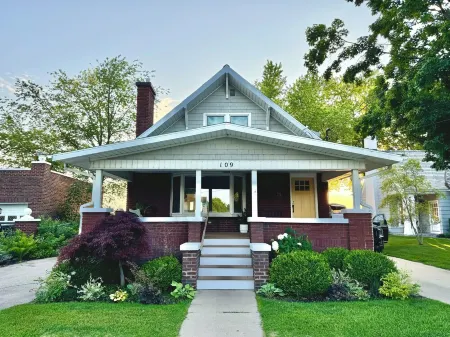 Beachfront Home on Lake Michigan beach. Spectacular sunsets, walk to downtown.