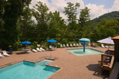 Skyline Splendor: Luxe Retreat with Breathtaking Views over Downtown Gatlinburg Hotel a 