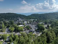 6 Br Luxury Home on Main Street in Downtown Blowing Rock + Hot Tub!