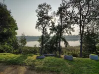 3-bedroom home on the river 10 min. from town also have identical1817617 ID #