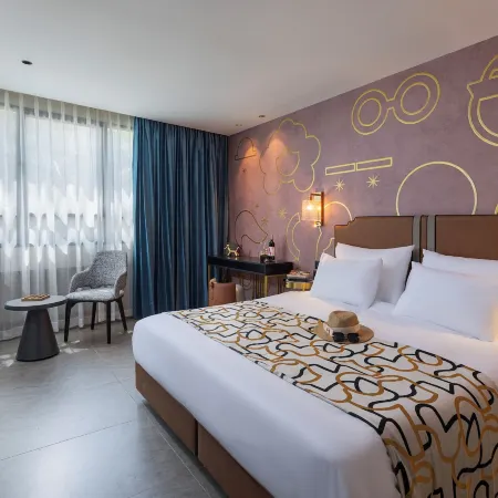 Iconic Hotel Отели рядом с достопримечательностью «Железнодорожный вокзал Ха-Шалом»