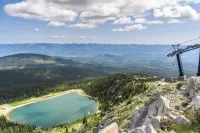 Winter Escape on Perfection - Ski in Out, Pool & Hot Tub