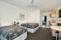 Colonial Terrace Motor Inn فنادق في Thornton